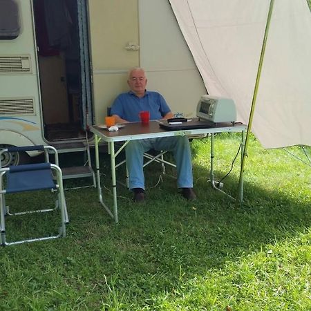 Camping Aviator, Numai Teren, Campare Pentru Rulote Autorulote Personale, Campingul Nu Are Rulote !!! Buşteni Esterno foto