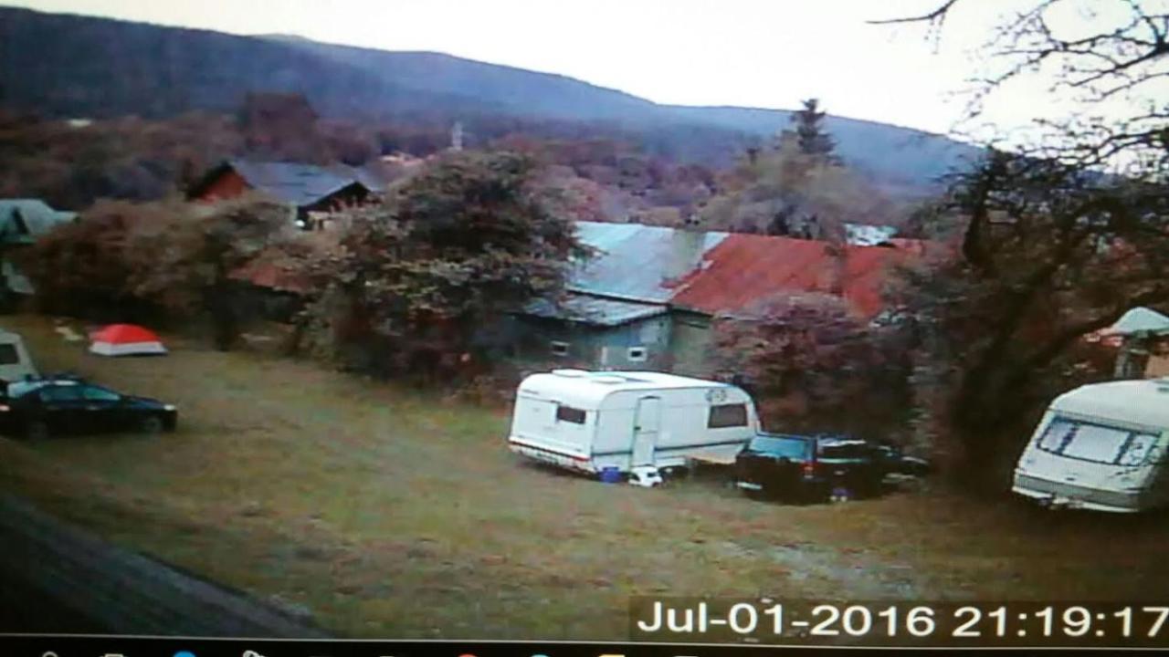 Camping Aviator, Numai Teren, Campare Pentru Rulote Autorulote Personale, Campingul Nu Are Rulote !!! Buşteni Esterno foto