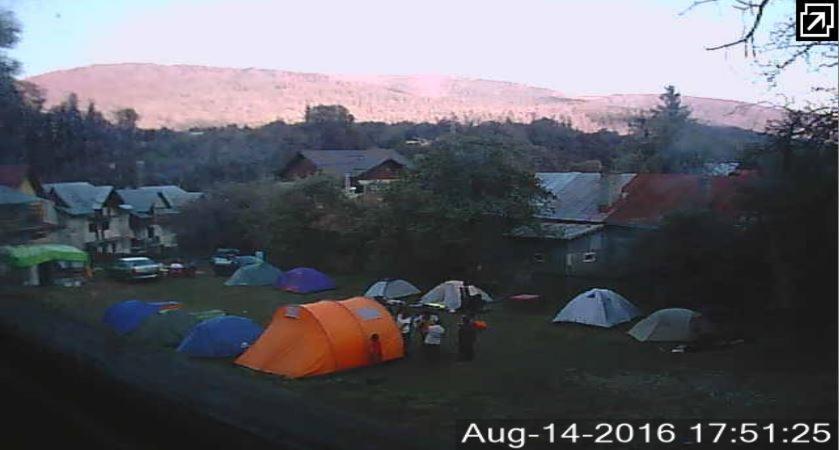 Camping Aviator, Numai Teren, Campare Pentru Rulote Autorulote Personale, Campingul Nu Are Rulote !!! Buşteni Esterno foto