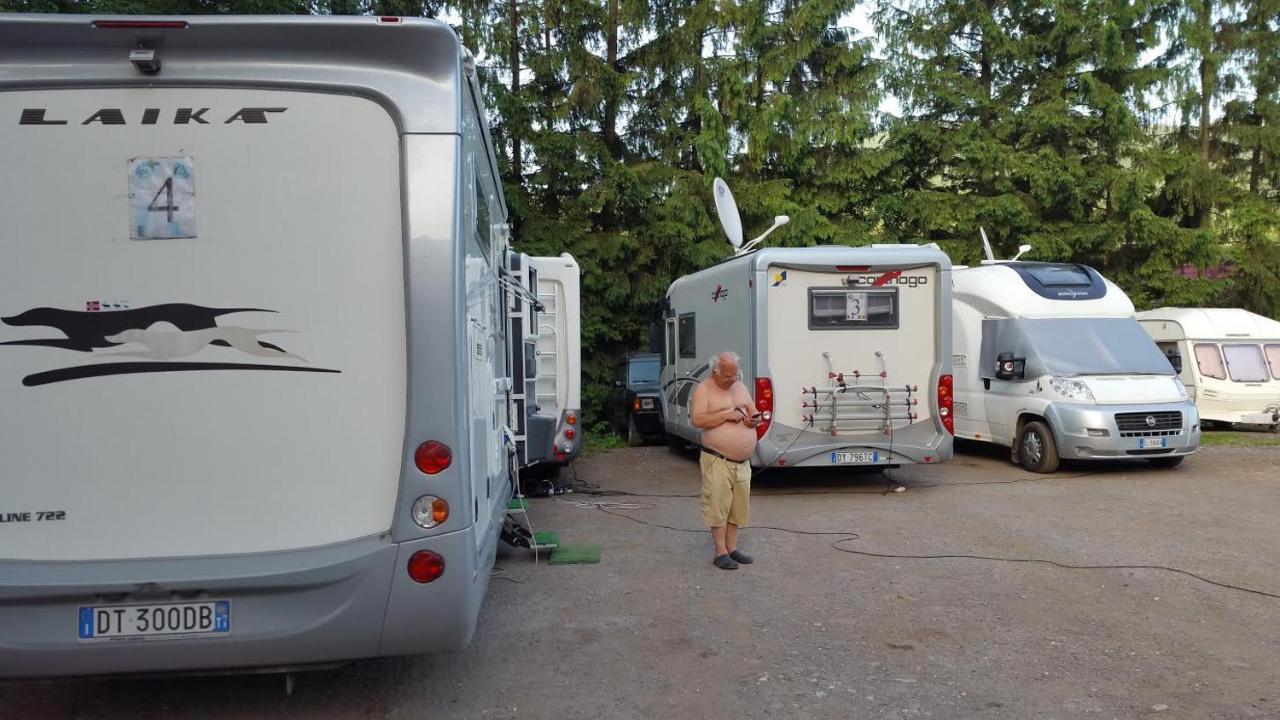 Camping Aviator, Numai Teren, Campare Pentru Rulote Autorulote Personale, Campingul Nu Are Rulote !!! Buşteni Esterno foto