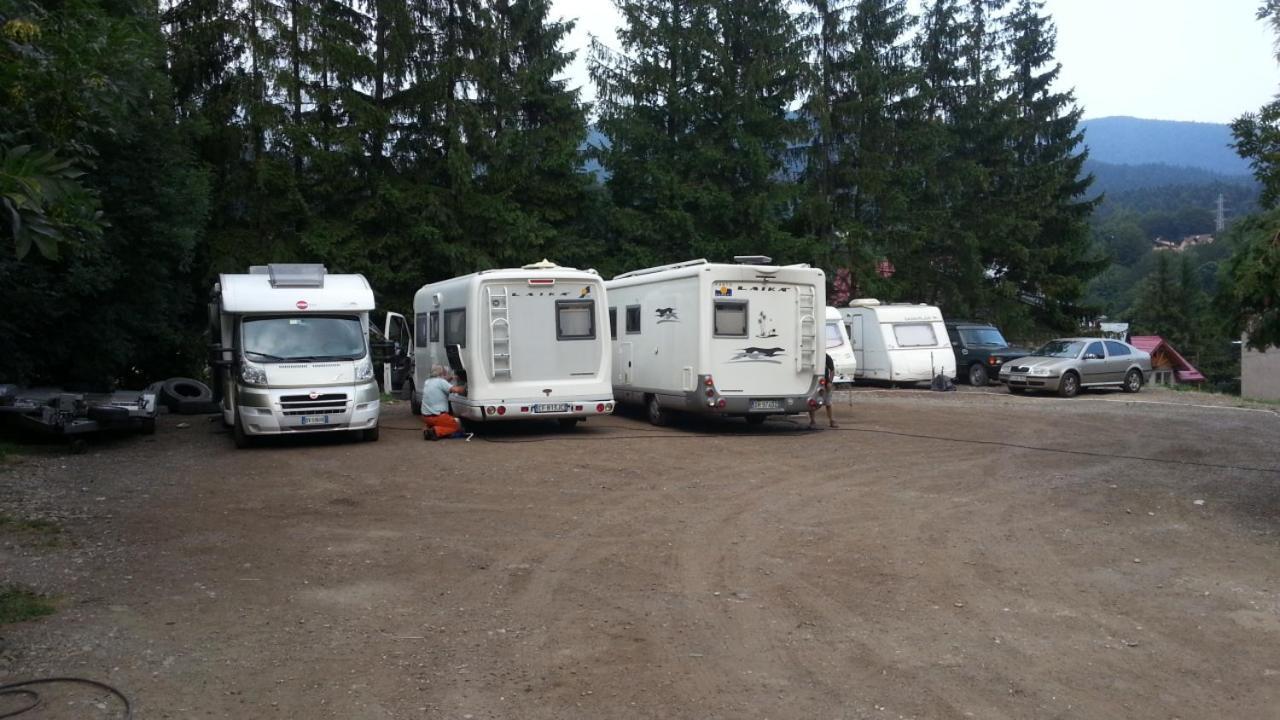 Camping Aviator, Numai Teren, Campare Pentru Rulote Autorulote Personale, Campingul Nu Are Rulote !!! Buşteni Esterno foto