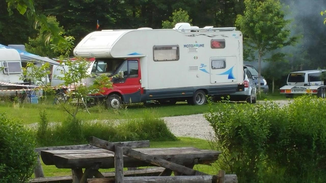 Camping Aviator, Numai Teren, Campare Pentru Rulote Autorulote Personale, Campingul Nu Are Rulote !!! Buşteni Esterno foto
