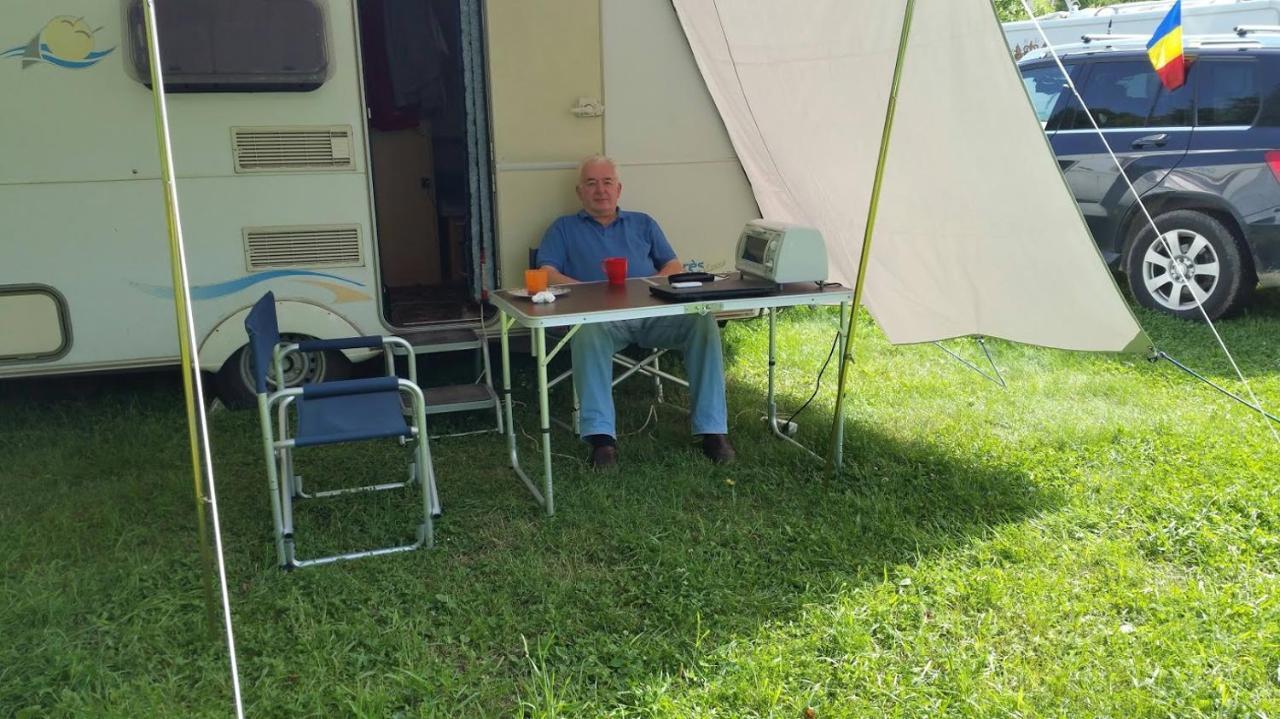 Camping Aviator, Numai Teren, Campare Pentru Rulote Autorulote Personale, Campingul Nu Are Rulote !!! Buşteni Esterno foto