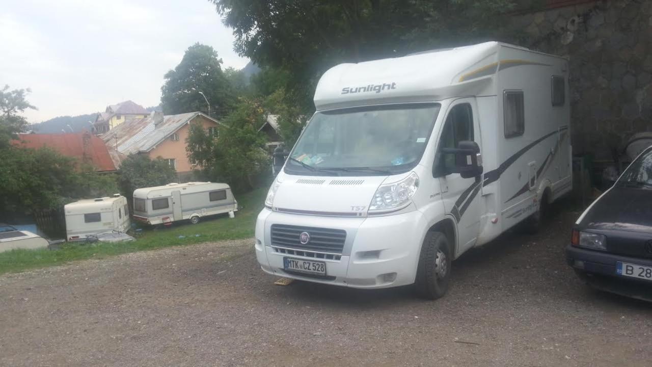 Camping Aviator, Numai Teren, Campare Pentru Rulote Autorulote Personale, Campingul Nu Are Rulote !!! Buşteni Esterno foto